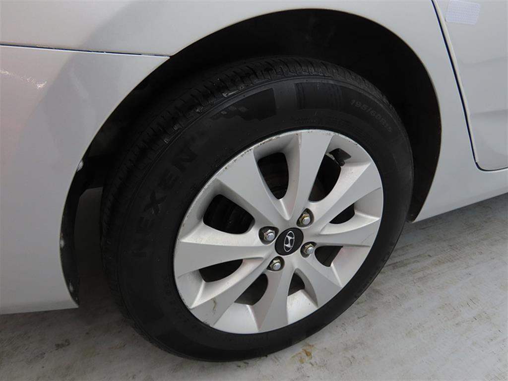 HYUNDAI Accent 2011 Plateado - Importación desde Corea - HF Imports Iquique - Foto 20