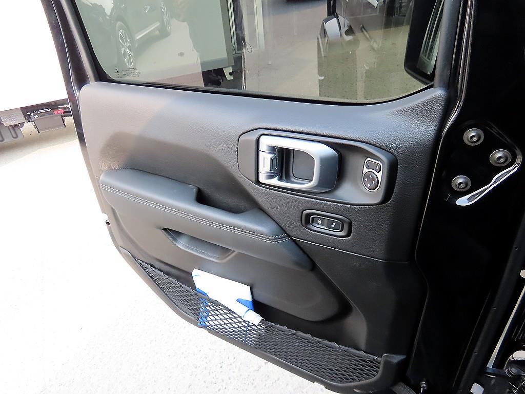 Jeep Wrangler - Vista 11