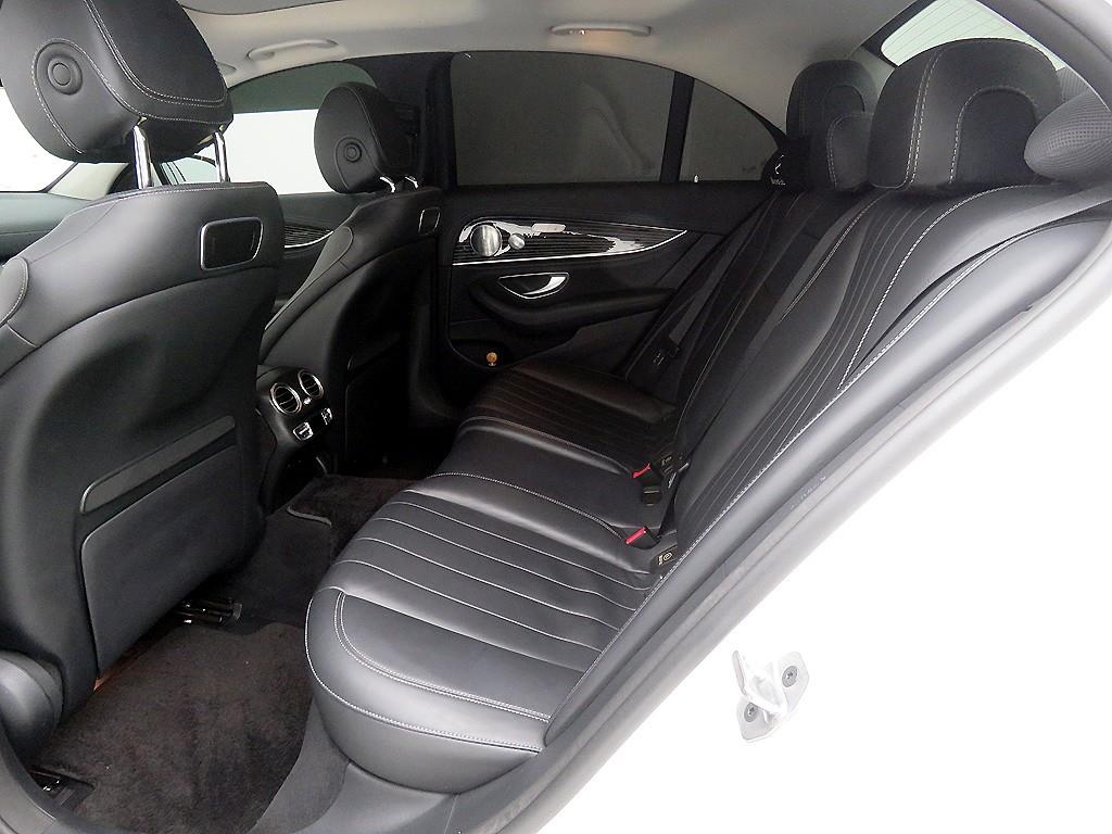 Mercedes Benz E class - Vista 7