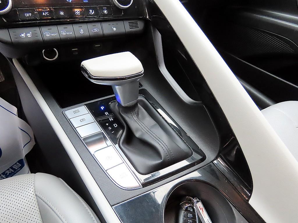 HYUNDAI Avante - Vista 10