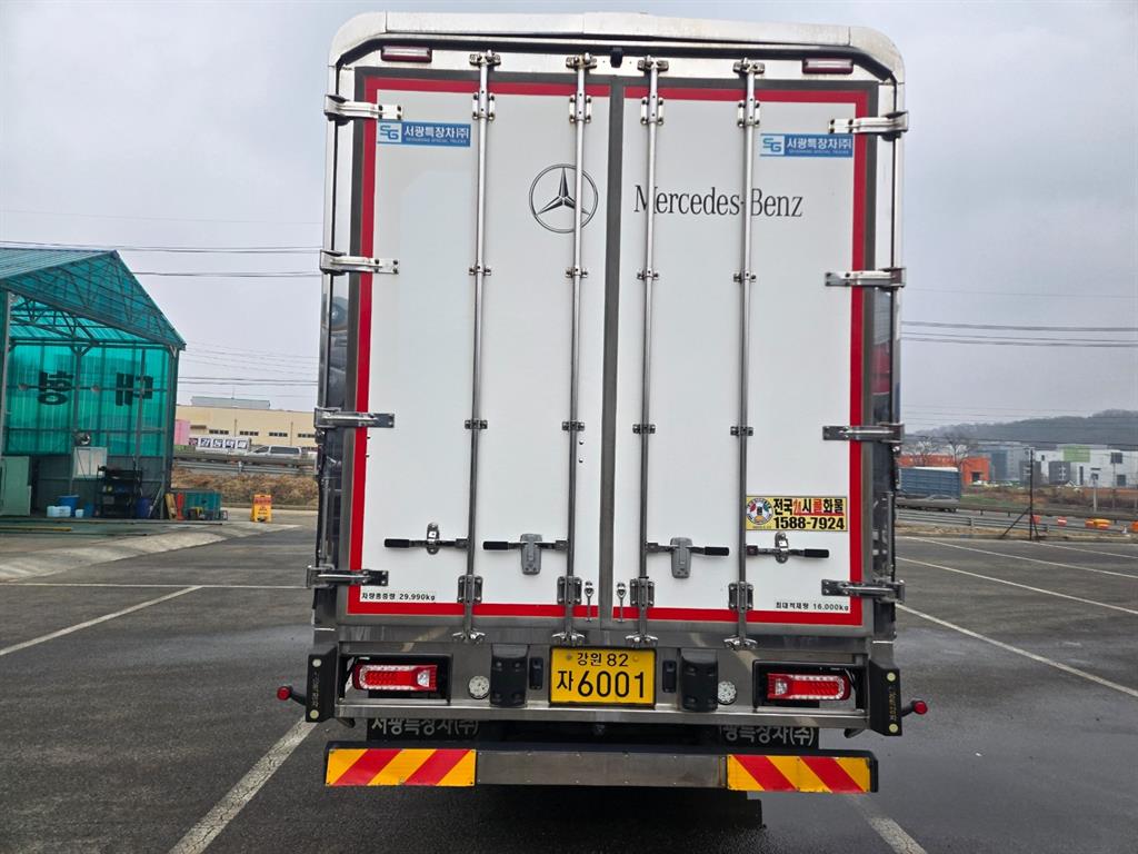 medium and large cargo truck - Vista 5