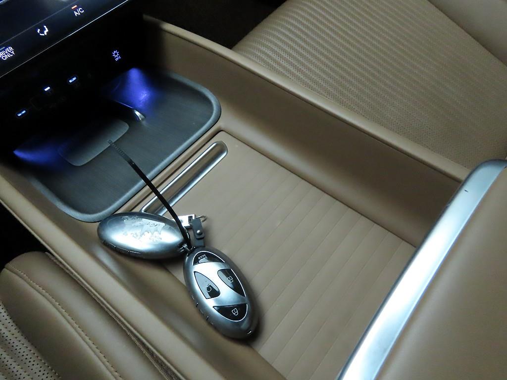 HYUNDAI Grandeur - Vista 12