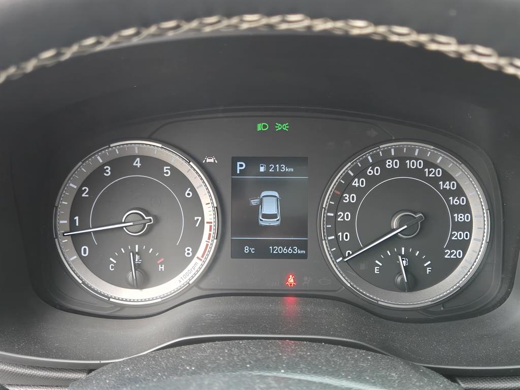 HYUNDAI Venue - Vista 11