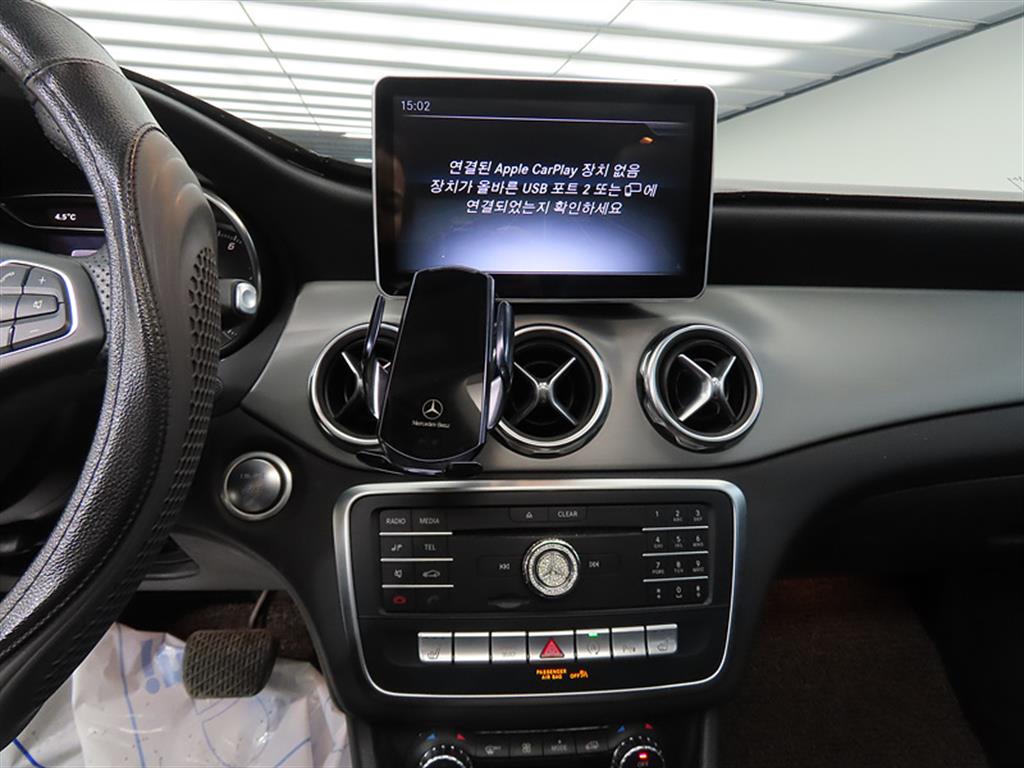 Mercedes Benz GLA Class - Vista 12