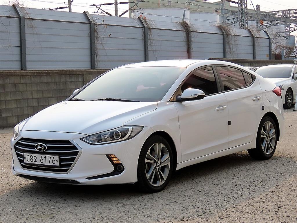 HYUNDAI Avante - Vista 2