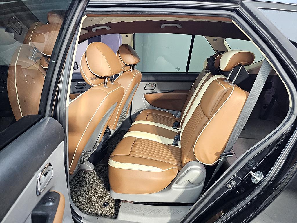 KIA Carens - Vista 9