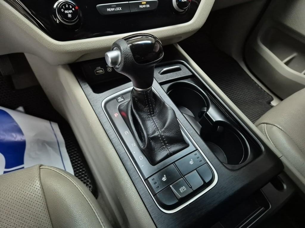 KIA Carnival - Vista 8