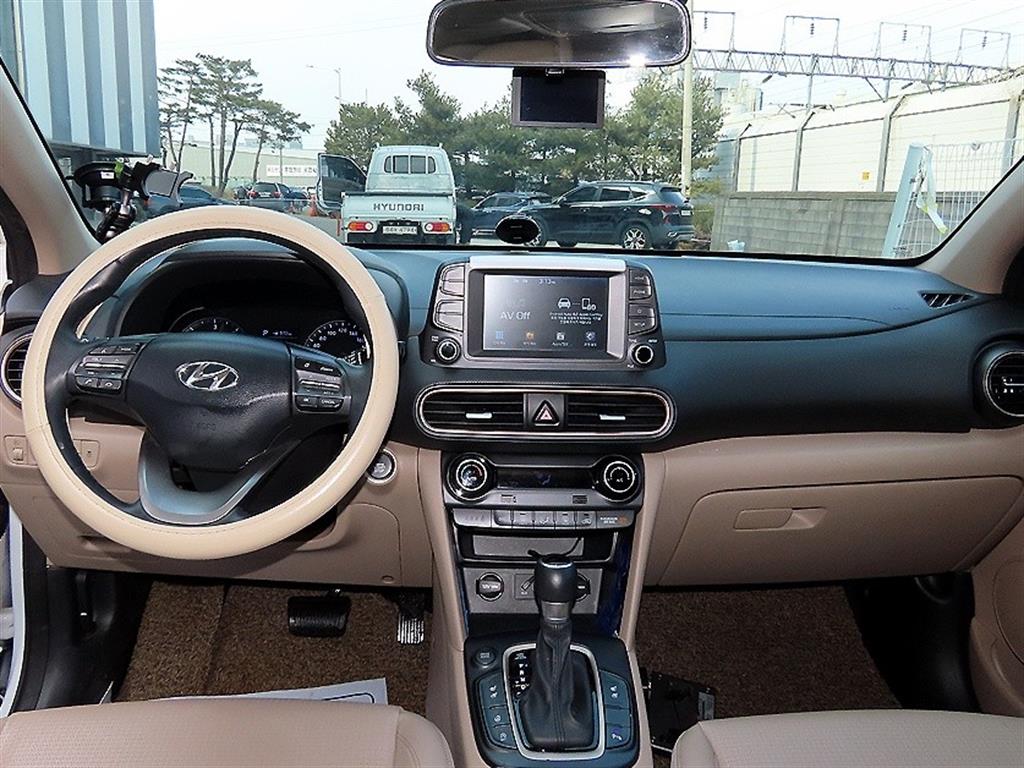 HYUNDAI Kona - Vista 7