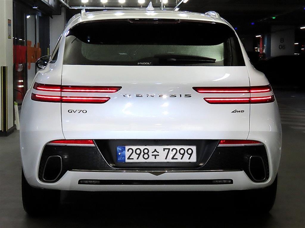 Genesis GV70 - Vista 5