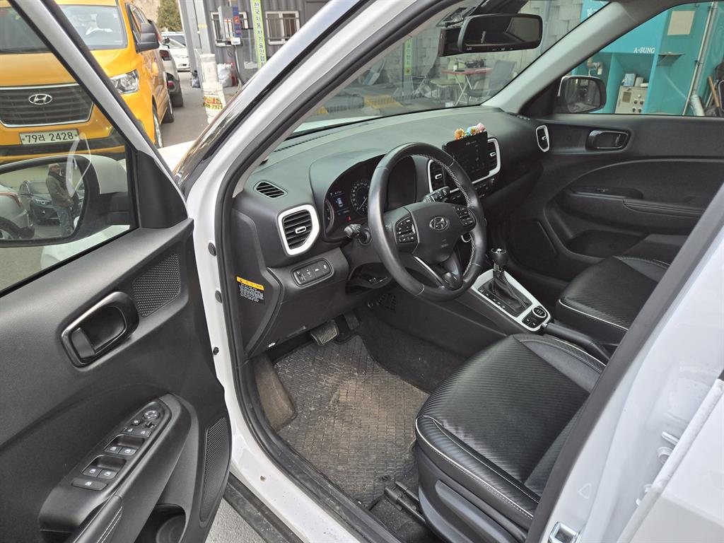 HYUNDAI Venue - Vista 7