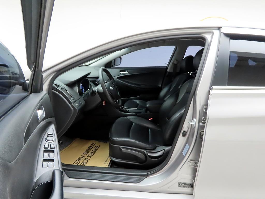 HYUNDAI Sonata - Vista 12