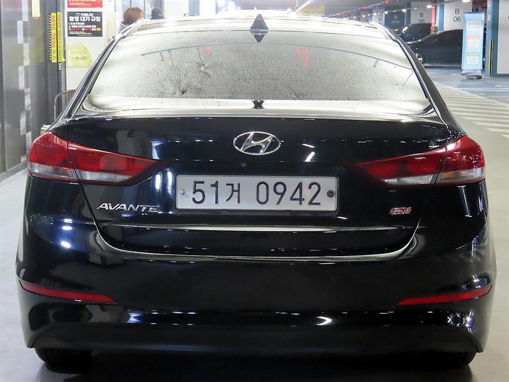 HYUNDAI Avante - Vista 5