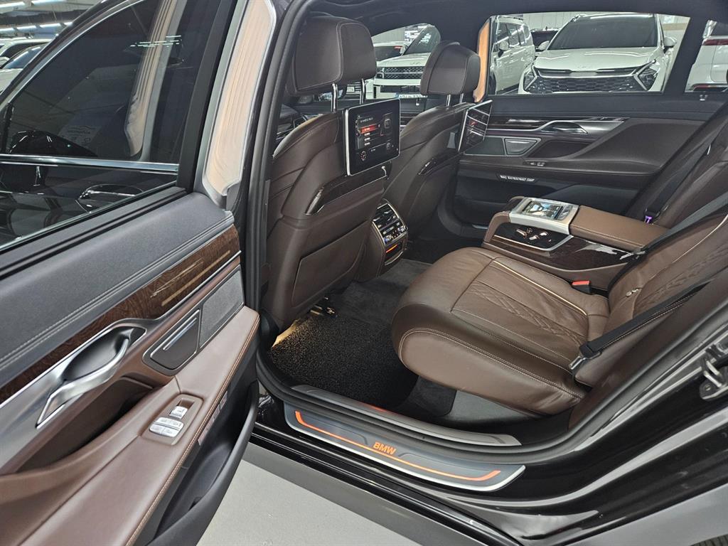 BMW 7 Series - Vista 9