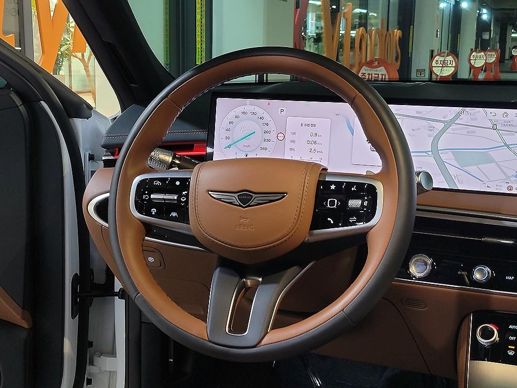 Genesis GV70 - Vista 9