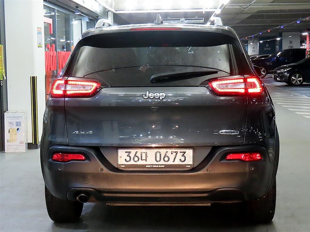 Jeep Cherokee - Vista 5