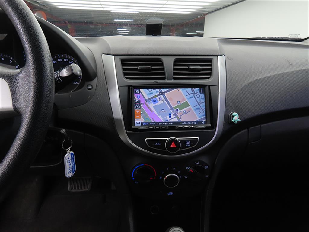 HYUNDAI Accent - Vista 10