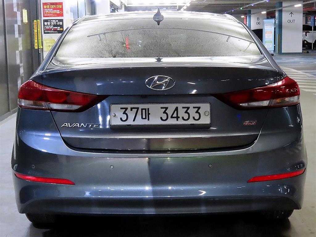 HYUNDAI Avante - Vista 5