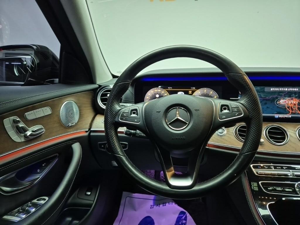 Mercedes Benz E class - Vista 9