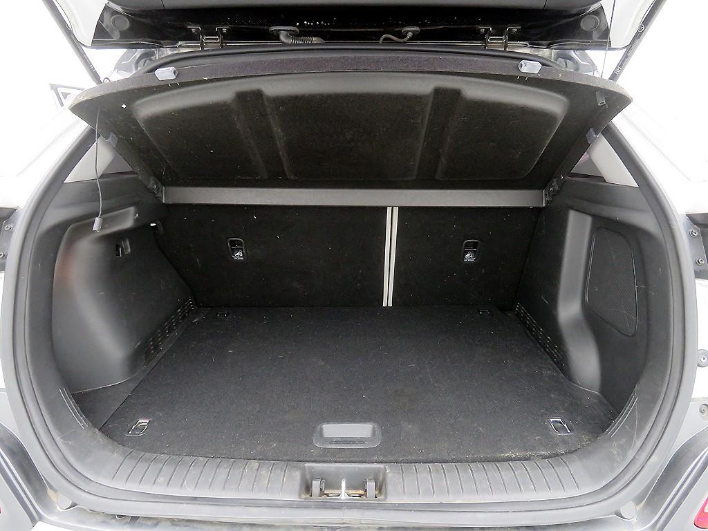 HYUNDAI Kona - Vista 5