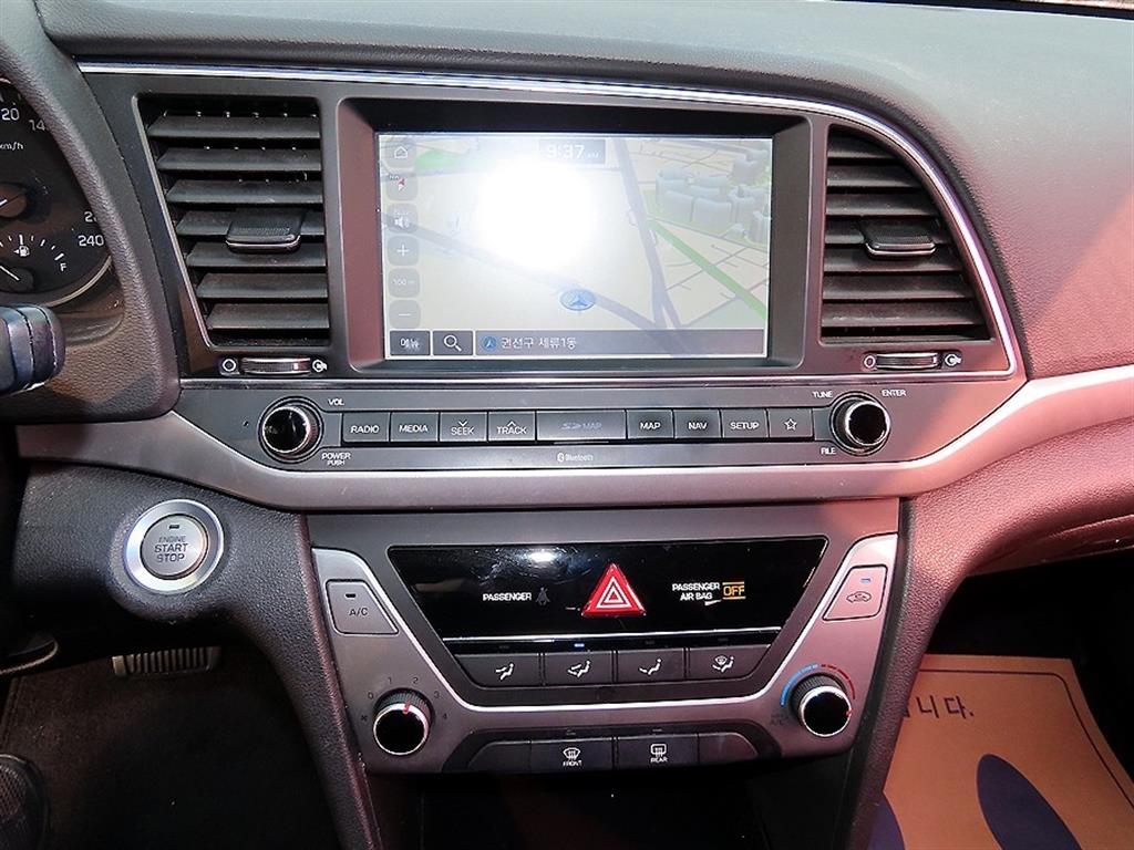 HYUNDAI Avante 2018 Blanco - Importación desde Corea - HF Imports Iquique - Foto 13