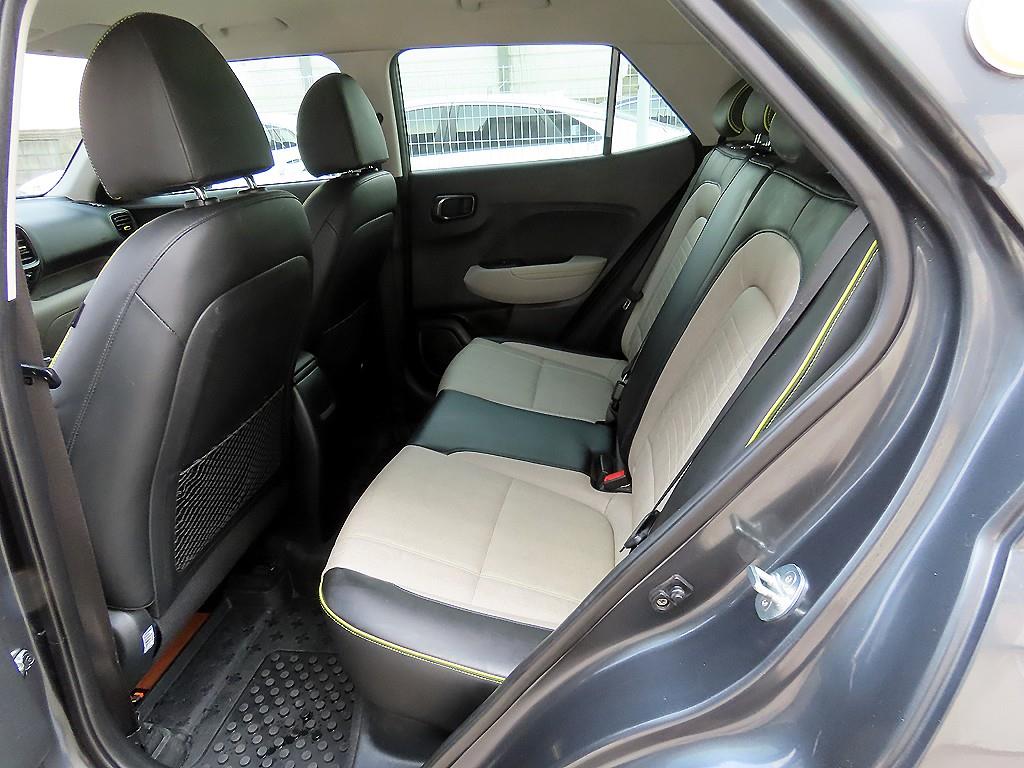 HYUNDAI Venue - Vista 6