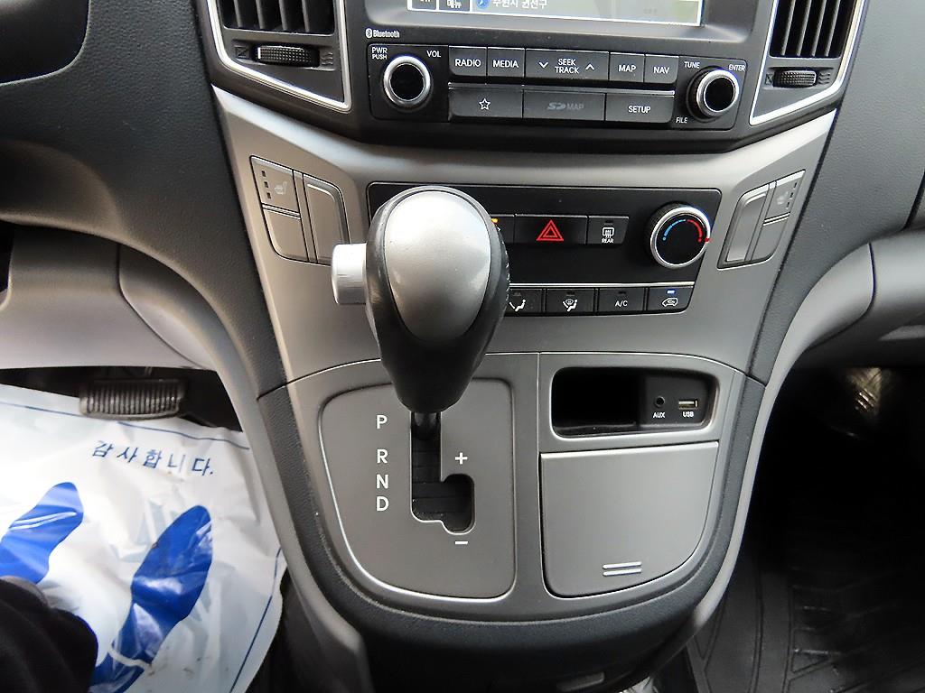 HYUNDAI Starex - Vista 10