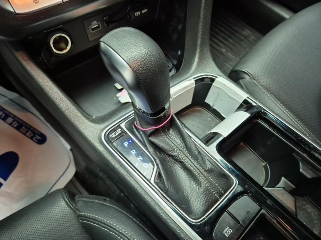 HYUNDAI Sonata - Vista 8