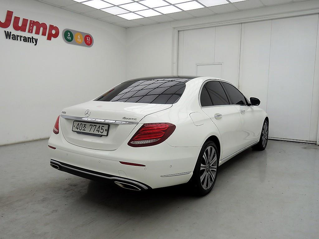 Mercedes Benz E class - Vista 4