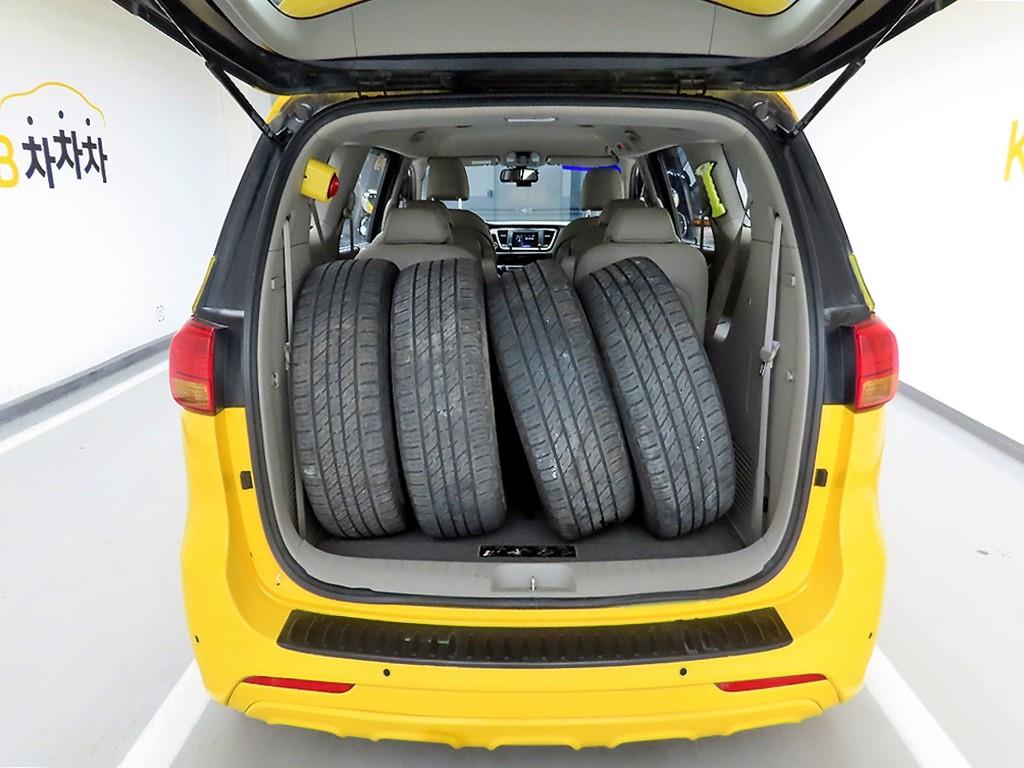 KIA Carnival - Vista 5