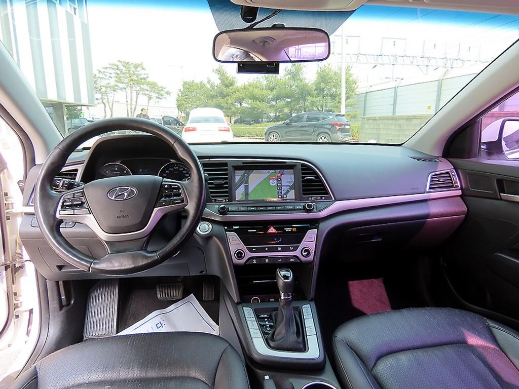 HYUNDAI Avante - Vista 7