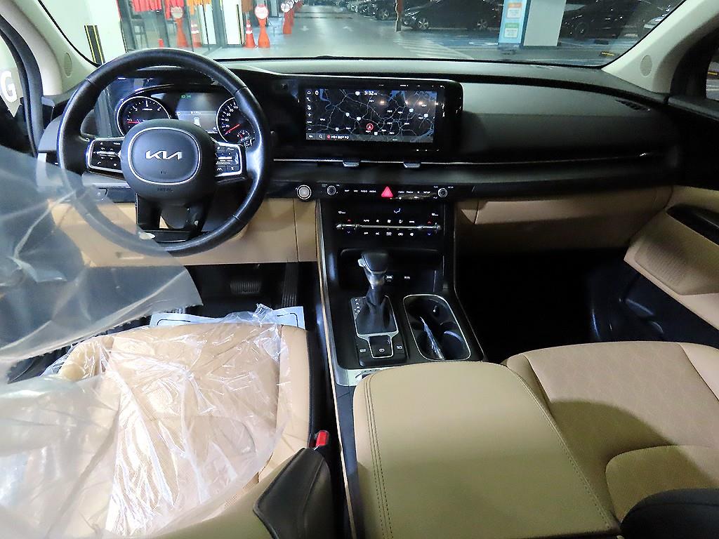 KIA Carnival - Vista 11