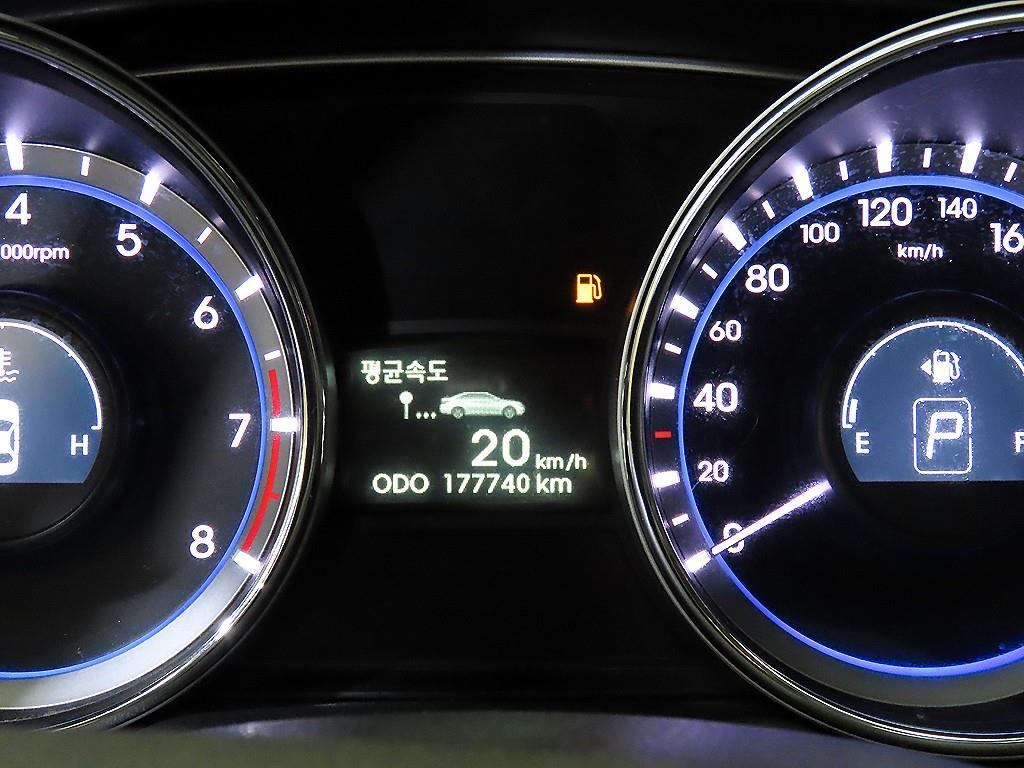 HYUNDAI Sonata - Vista 9