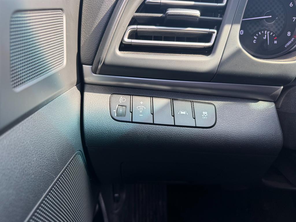 HYUNDAI Avante - Vista 12