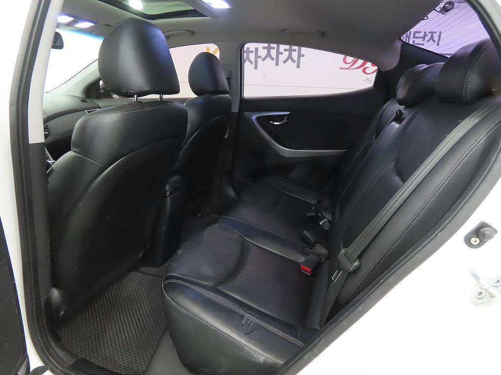 HYUNDAI Avante - Vista 6