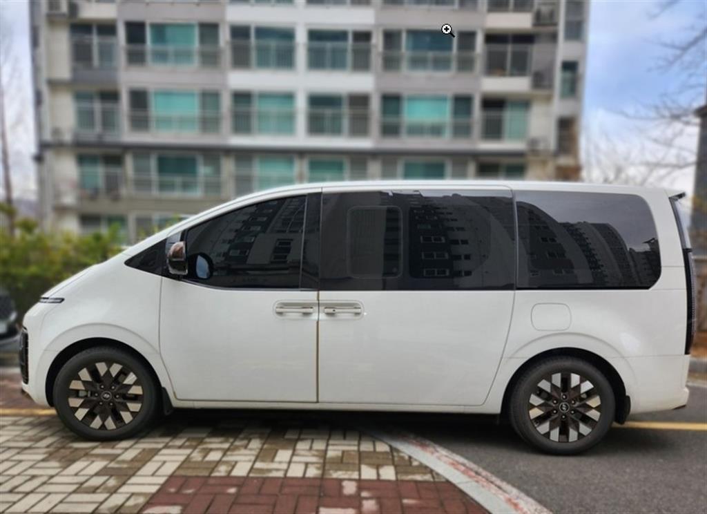 HYUNDAI Staria - Vista 3