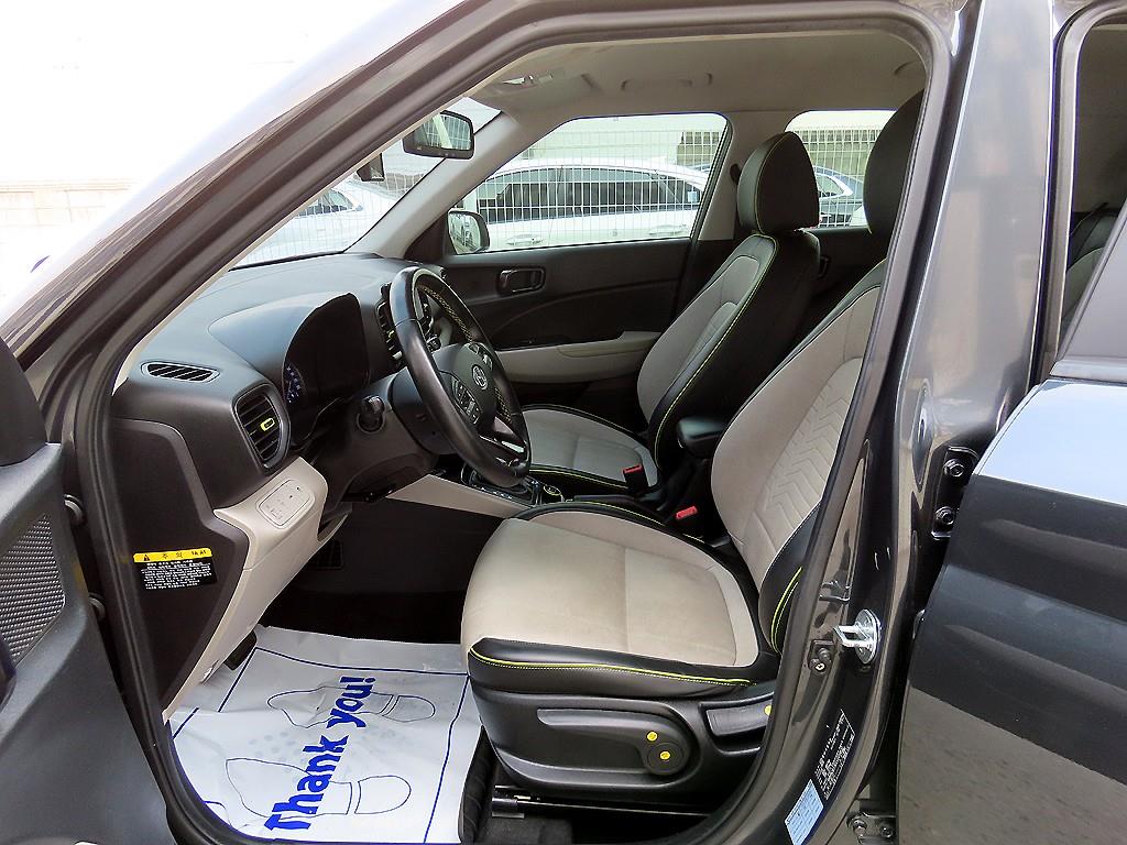 HYUNDAI Venue - Vista 5