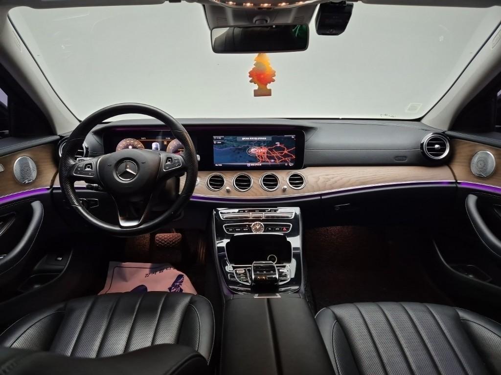 Mercedes Benz E class - Vista 7