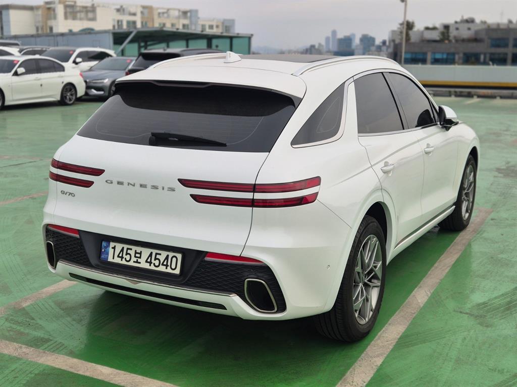 Genesis GV70 - Vista 4