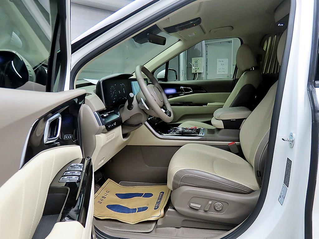 KIA Carnival - Vista 5