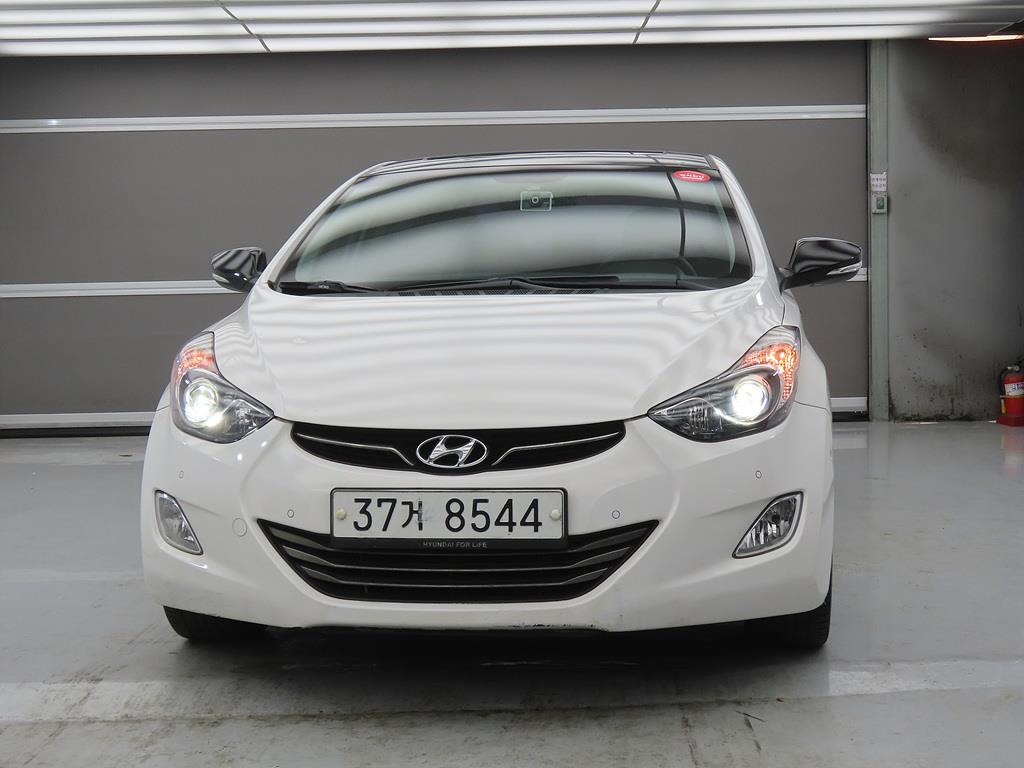 HYUNDAI Avante - Vista 2