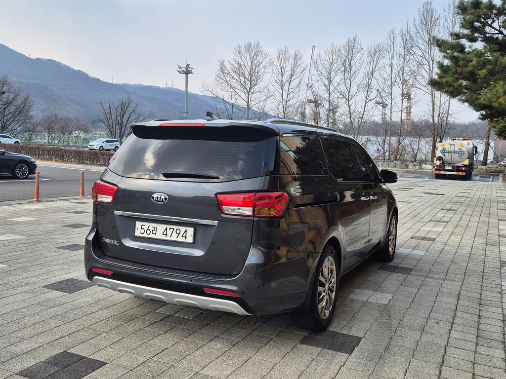 KIA Carnival - Vista 4