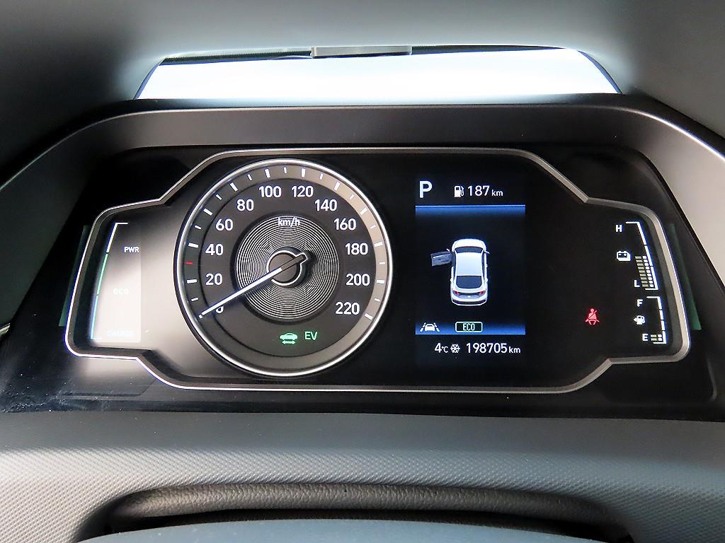 HYUNDAI Ioniq - Vista 9