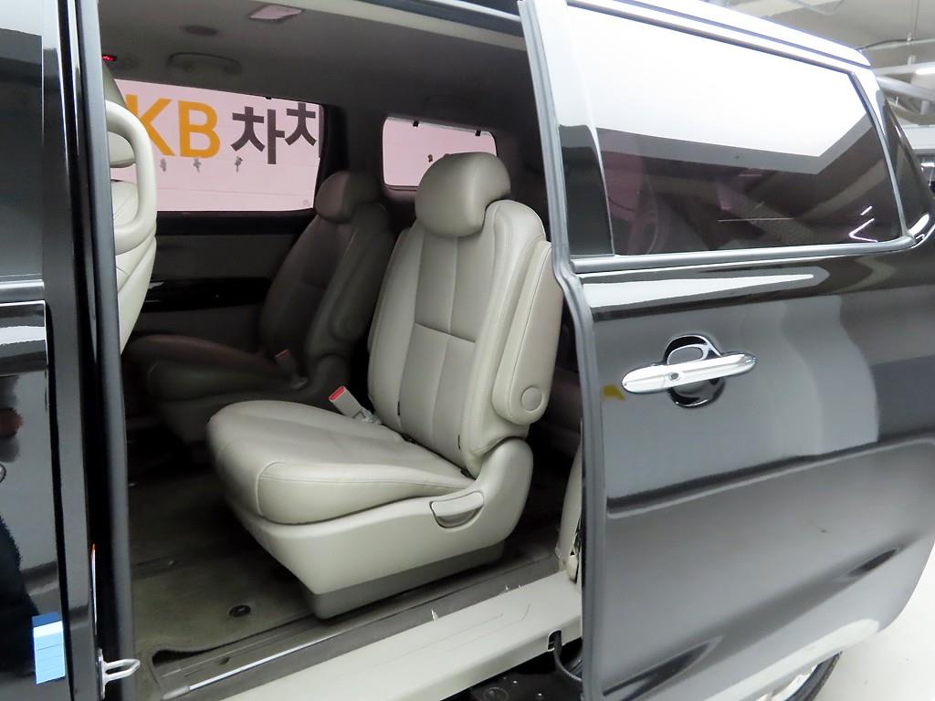 KIA Carnival - Vista 12