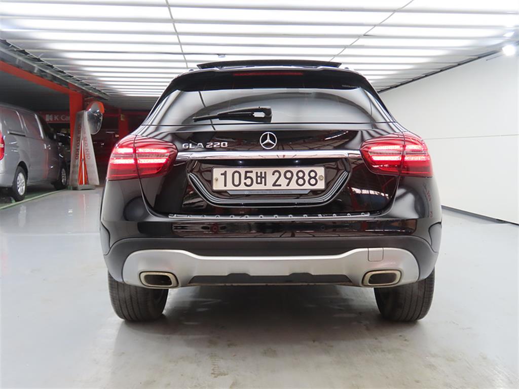 Mercedes Benz GLA Class - Vista 3