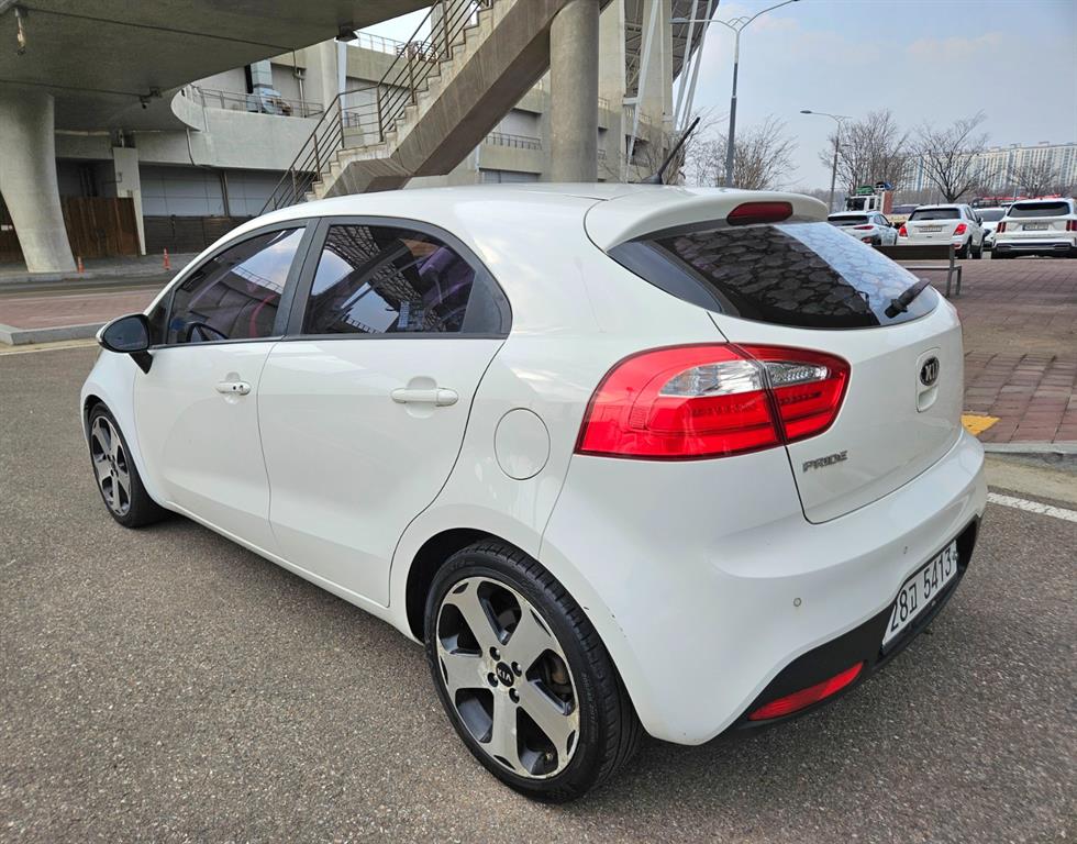 KIA Pride - Vista 4