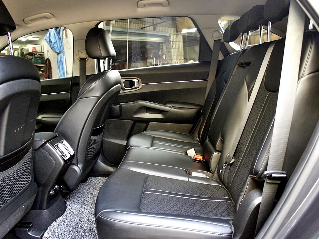 KIA Sorento - Vista 11