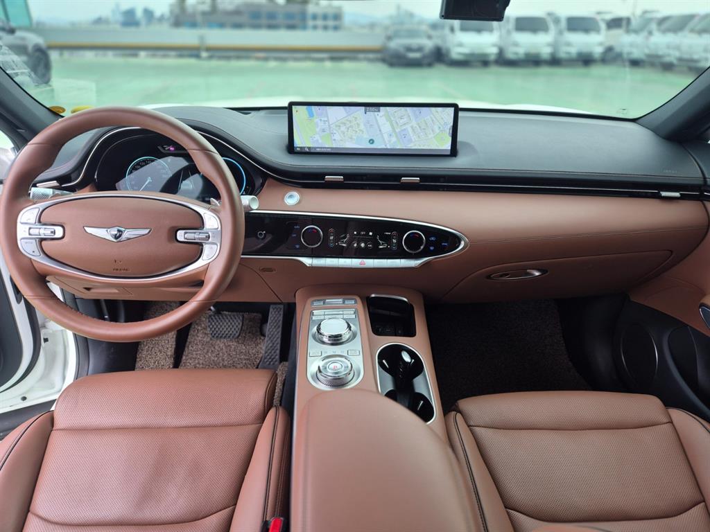 Genesis GV70 - Vista 10