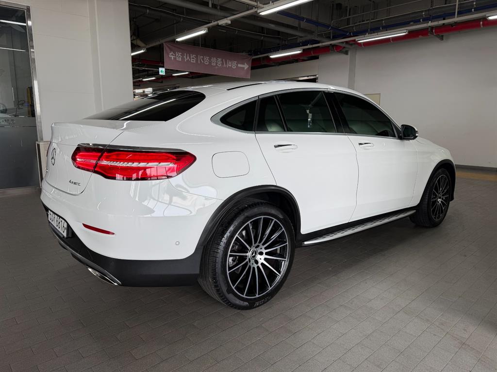 Mercedes Benz GLC Class - Vista 5