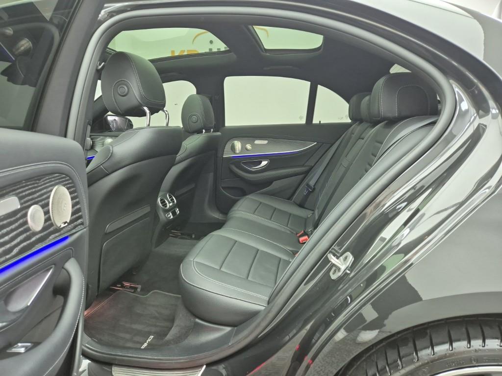 Mercedes Benz E class - Vista 12