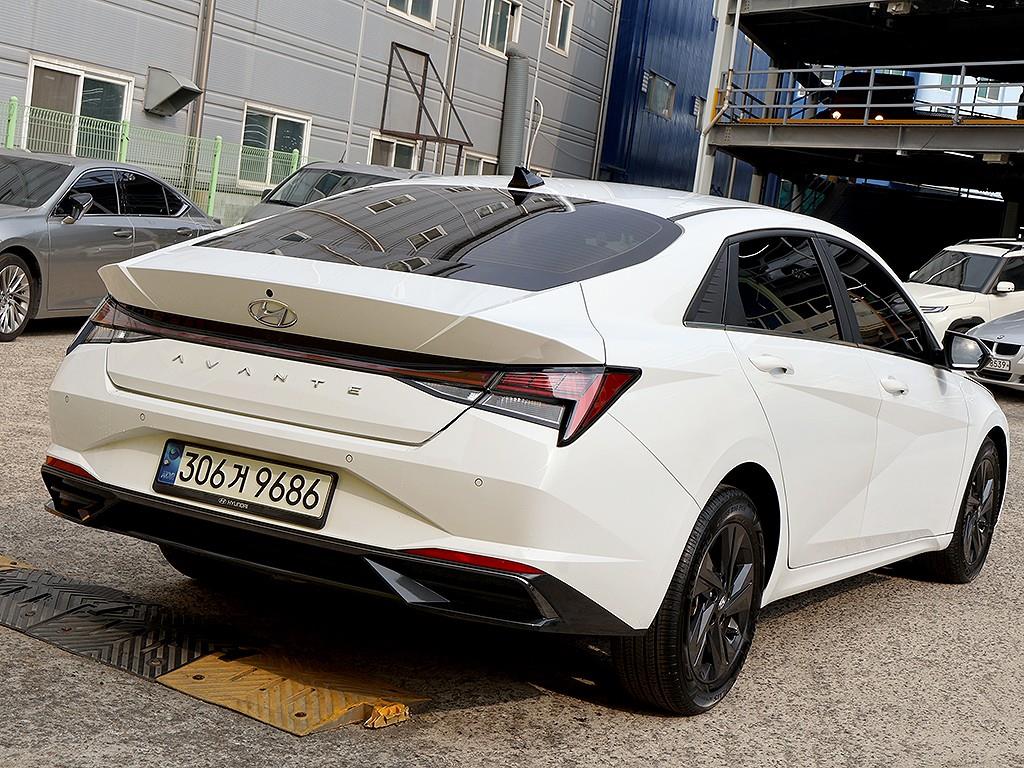 HYUNDAI Avante - Vista 7